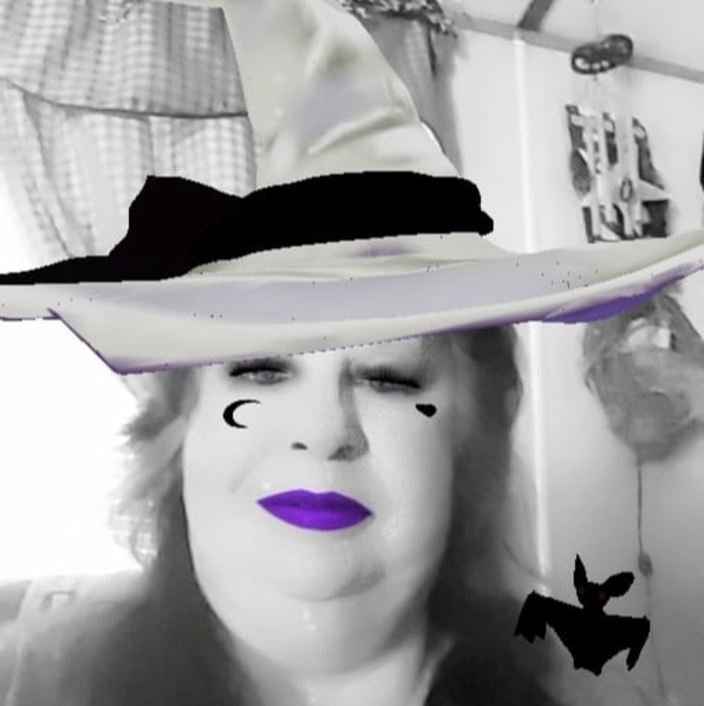 Meet your Posher, Debbie